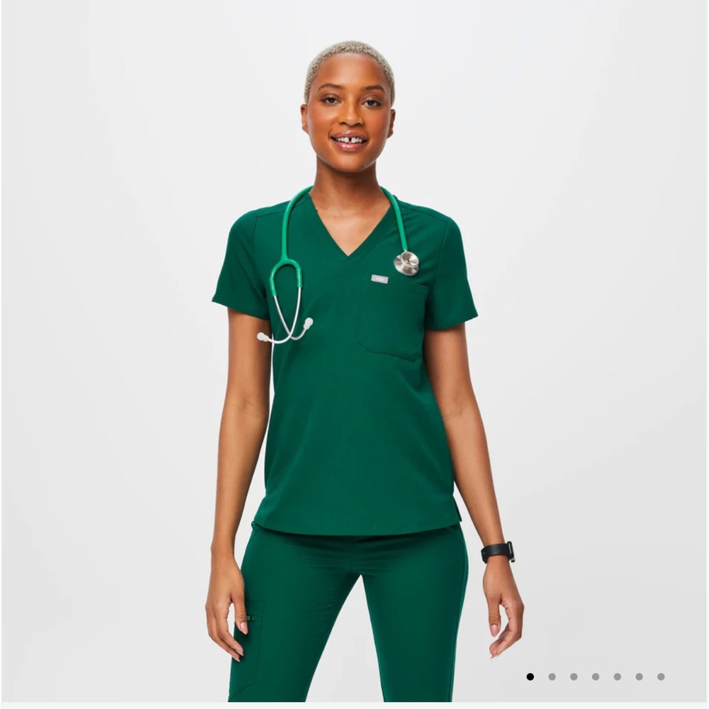 Catarina One-Pocket Scrub Top